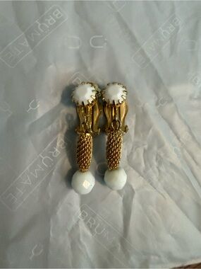 Vintage Costume Jewelry Clip-On Earrings White and Gold Color Dangly Drop